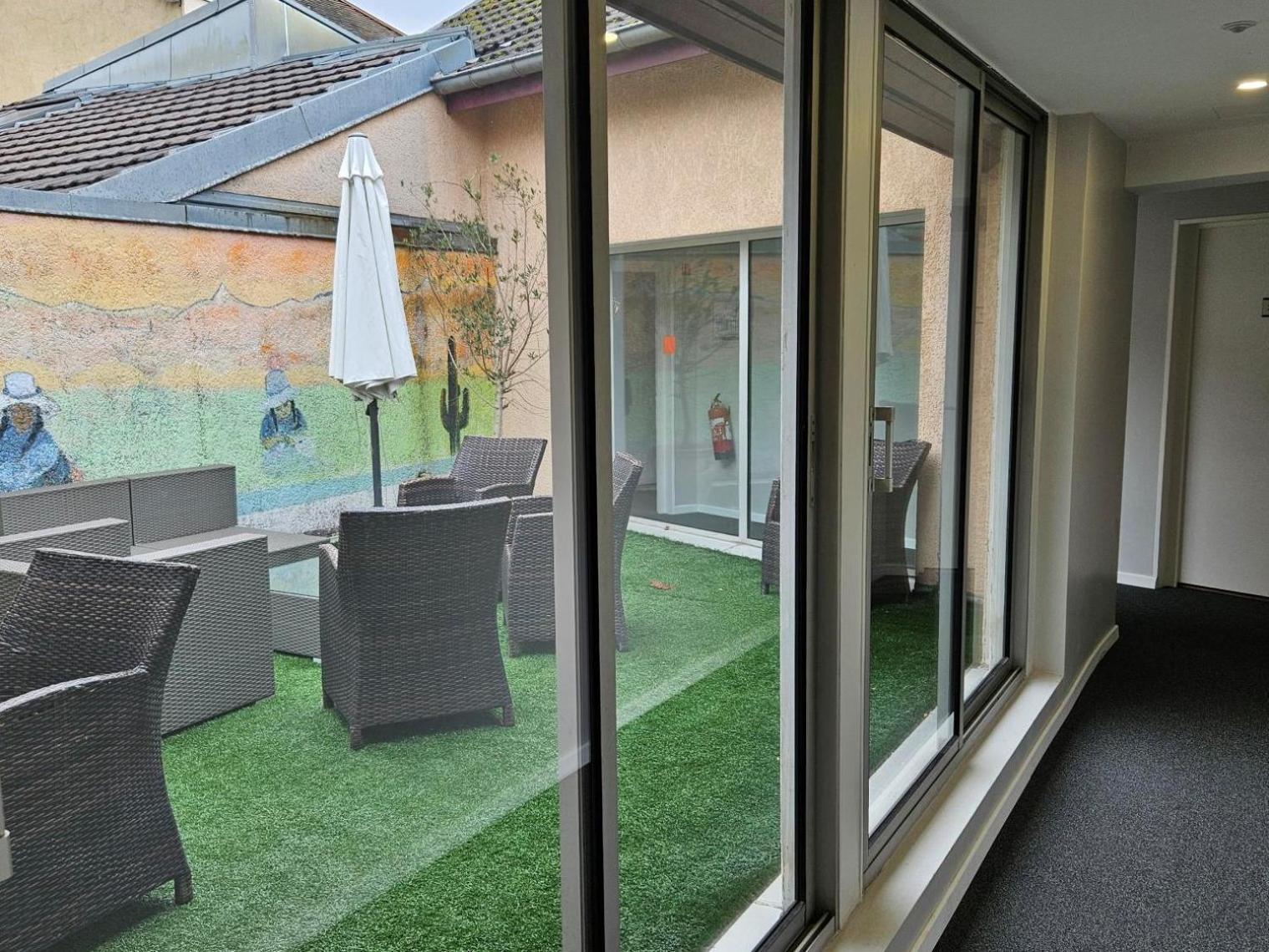 Hotel Le Bourgogne Évian-les-Bains Exterior foto